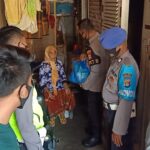 Bantu Masyarakat di Tengah Kesulitan, Polsek Kediri Hadir di Tengah Masyarakat Dalam Program Jumat Berkah