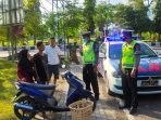 Prokes dan Disiplin Berlalulintas, Pesan yang Disampaikan Satlantas Polres Lobar dalam Kegiatan Patroli
