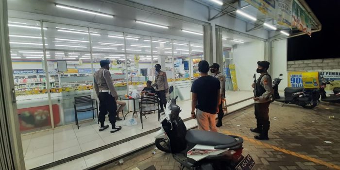 Patroli malam Polsek Sekotong