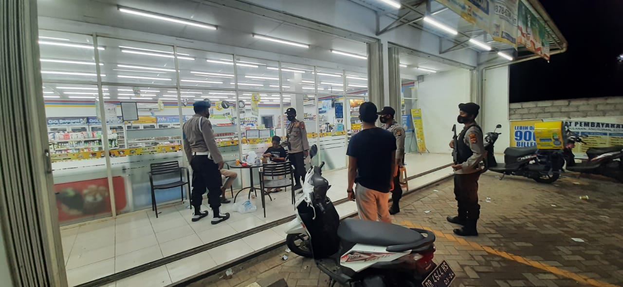Patroli malam Polsek Sekotong
