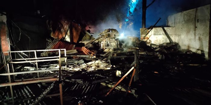 Kebakaran lapak di Mataram