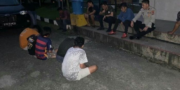 Polisi Amankan 5 Pemuda Mabuk dan Teriak-Teriak di Pintu Keluar Pelabuhan Melonguane