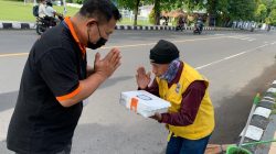 Aruna Senggigi Bagikan Ratusan Kotak Makan
