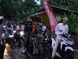 Hujan, Satlantas Polres Lobar Bersama Anggota TNI Urai Kemacetan Saat Tradisi Lebaran Ketupat