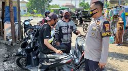 Melalui Kegiatan Patroli, Polsek kediri Gencarkan Himbauan Prokes dan vaksinasi di Pasar Kediri