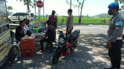 Patroli Siang Hari Polsek Gerung, Sambangi Ruang Publik