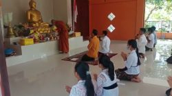 Peringatan Hari Raya Tri Suci Waisak di Vihara Giri Ratana Surya Lenong Sekotong