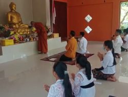 Peringatan Hari Raya Tri Suci Waisak di Vihara Giri Ratana Surya Lenong Sekotong
