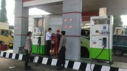 Patroli Siang Polsek Labuapi, Pantau Antrean BBM dan Sambangi Perumahan