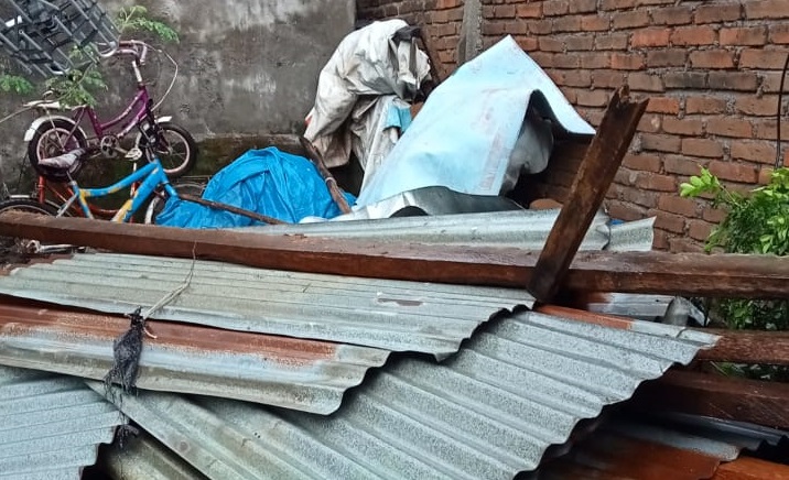 Angin Puting Beliung di Kediri, Polisi Respon Cepat Bantu Warga