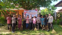 Gotong Royong di Vihara Giri Ratana Surya Lenong, Polsek Sekotong Sampaikan Pesan Kamtibmas