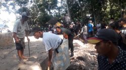 Laksanakan Tugas Pokok Wajib TNI, Babinsa Bersama Masyarakat Siapkan Lokasi Bangunan Pemakaman Umum