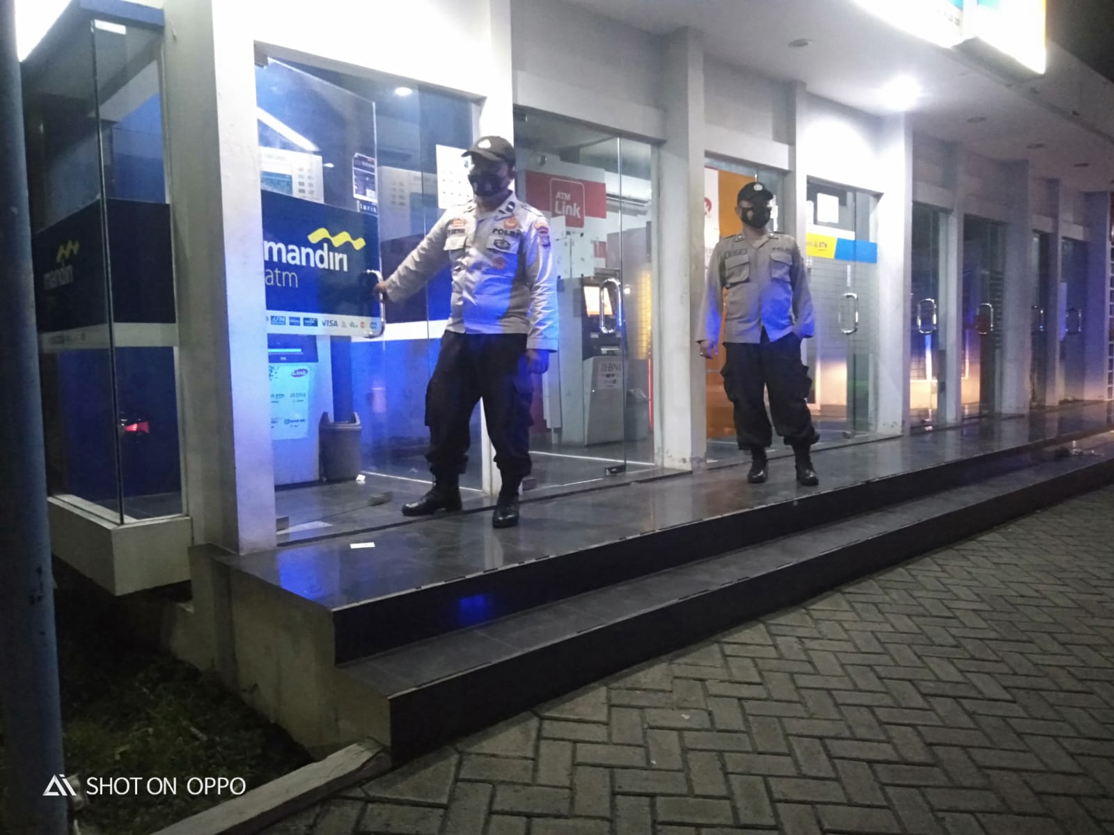 Patroli Malam Polsek Batulayar, Sambangi Gerai ATM Cegah Pembobolan