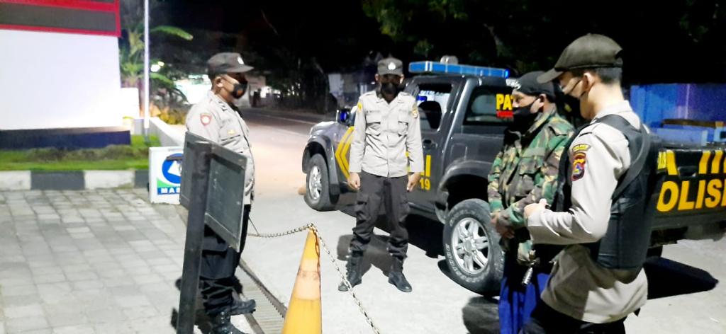 Patroli Rutin Blue Light Polsek Sekotong, Sambangi Obyek Vital