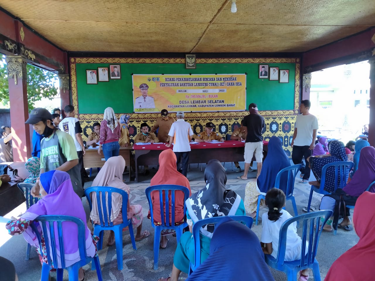 Penyaluran BLT DD 11 Dusun di Desa Lembar Selatan