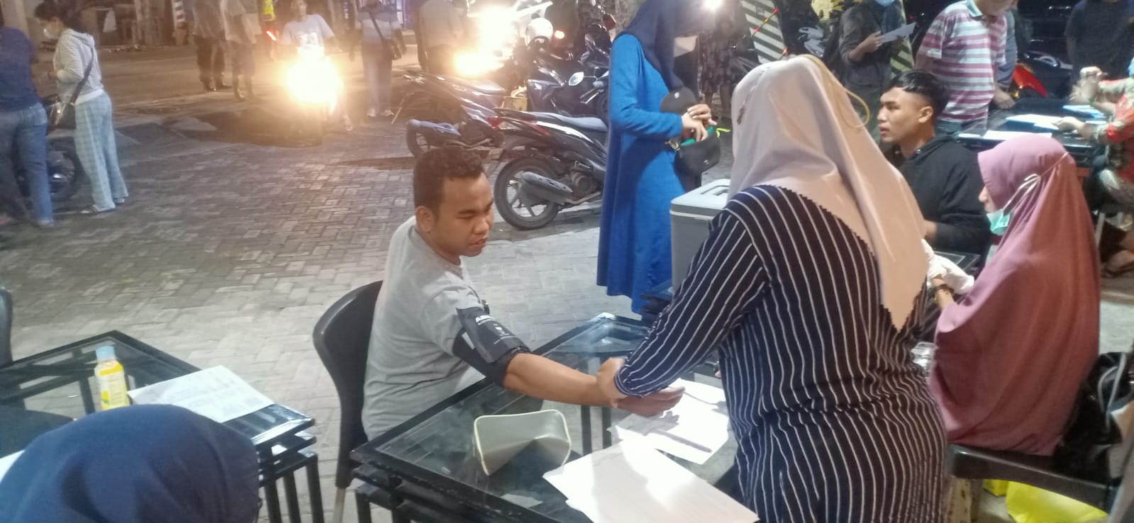 Ratusan Orang Dapat Layanan vaksinasi Booster di Batulayar