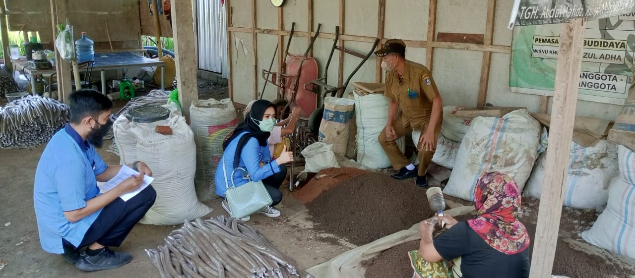 Tim Penilai Lomba Desa Sehat Berbasis Sanitasi Layak Tingkat Kabupaten Turun di Desa Kuripan