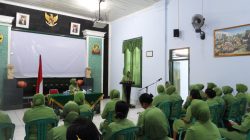Ketua Persit KCK Cabang XXV Dim 1606/Mataram Ajarkan Anggota Baru Etika Dalam Berorganisasi