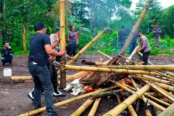 Petugas Gabungan Grebek Judi Sabung Ayam di Kawangkoan Minahasa