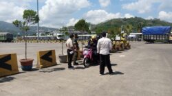 Penyekatan Kembali Dilakukan Petugas Gabungan dan Jajaran Koramil 1606-07 Gerung Dalam Pemantauan Kasus PMK Di Lobar