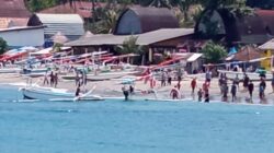 Perahu Nelayan Terbalik di Perairan Senggigi
