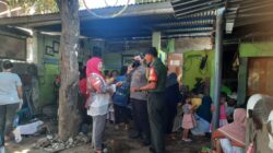 Babinsa Koramil 01/Cakranegara Bersama Bhabinkamtibmas Dampingi Masyarakat Dalam Mendapatkan Pelayanan Kesehatan Di Posyandu