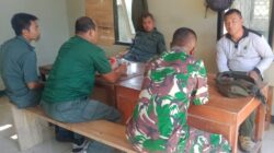 Babinsa Koramil 1606-02 Tanjung Kuatkan Sinergitas Bersama Polhut Jaga dan Awasi Hasil Hutan