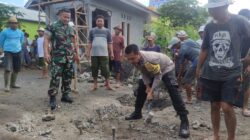 Hindari DBD, Babinsa dan Bhabinkamtibmas Lembar Bersama Masyarakat Minimalisir Terjadinya Genangan Air Akibat Hujan