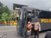 Polres Lombok Barat Antar Jemput Lansia Penerima Manfaat Bansos di Batulayar, Lantaran Cuaca Tidak Mendukung