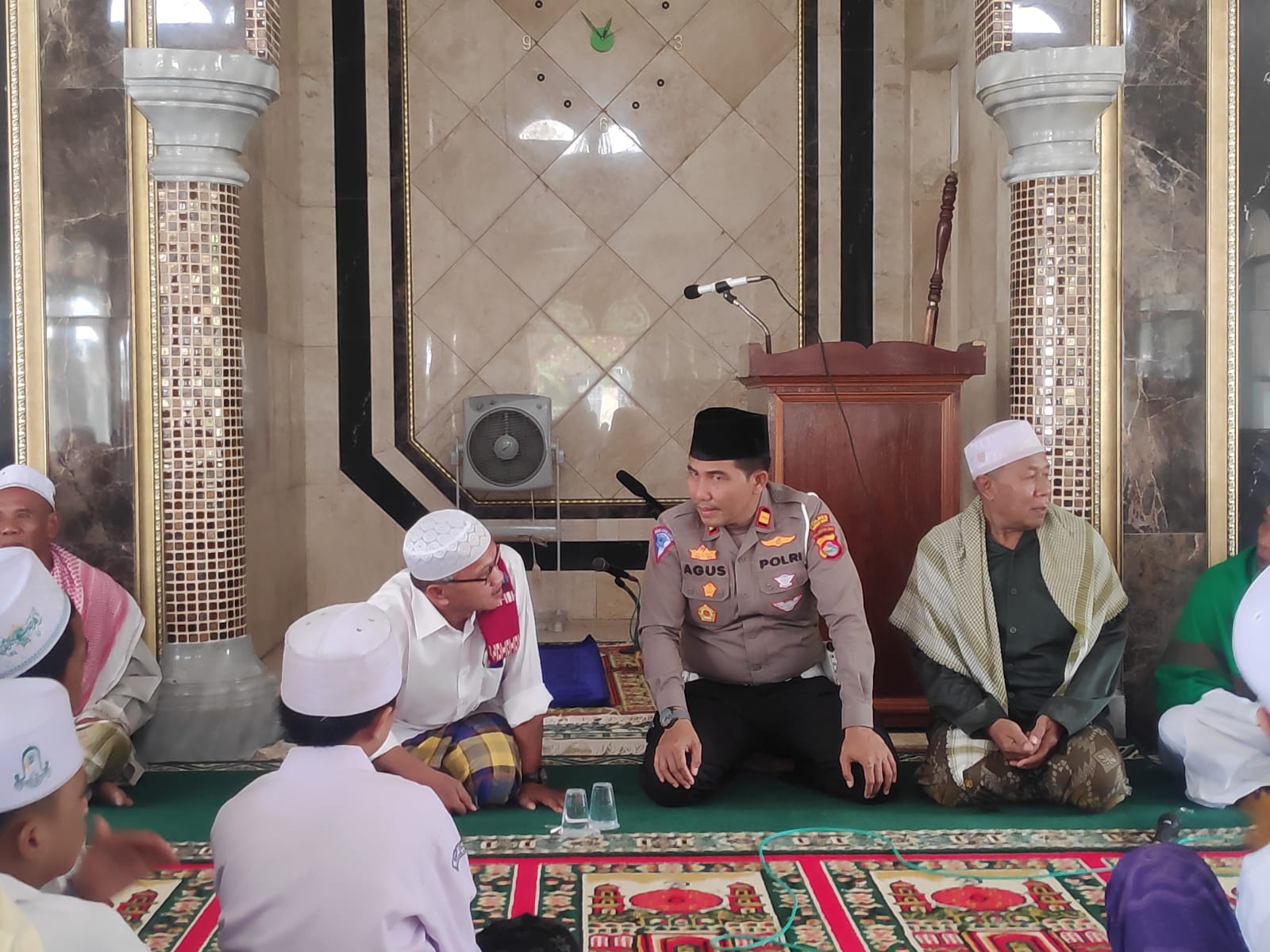 Sat Lantas Polres Lombok Barat Kemas Program Jumat Besemeton melalui Safari Kamseltibcar Lantas