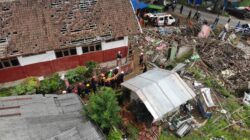 Hujan rintik sejak pagi tak halangi evakuasi 5 korban gempa Cianjur