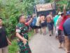 Gunakan Alat Seadanya, Babinsa Kuripan Selatan Bersama Warga Berhasil Tarik Truck Tergelincir