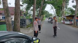 Pantau Cuaca dan Berdialogis dengan Warga, Warnai Patroli Siang Polsek Gerung