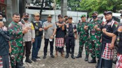 Jamin Kamtibmas Kondusif Hingga Usai Peibadatan Ibdah Natal Umat Kristiani, TNI-POLRI Di Bantu Linmas dan Pecalang