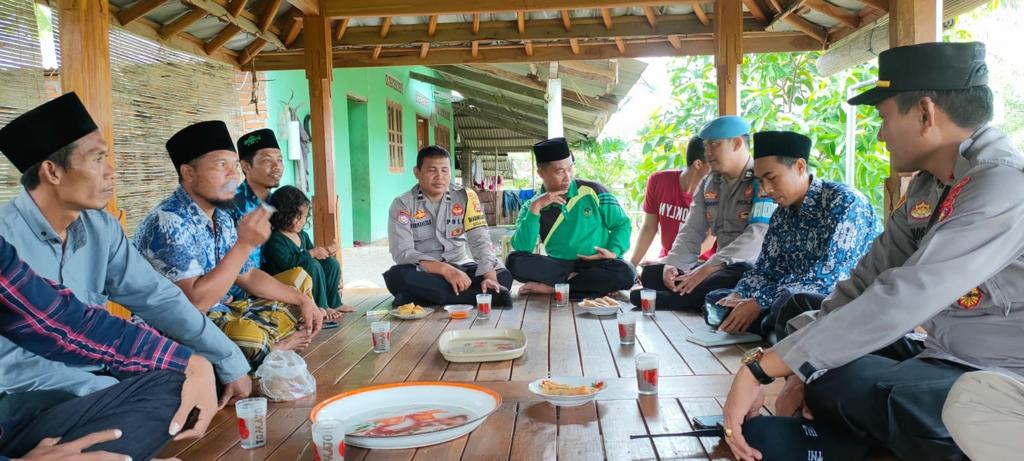 Jumat Curhat Kapolsek Sekotong di Kedaro, Cari Jalan Keluar Permasalahan Masyarakat