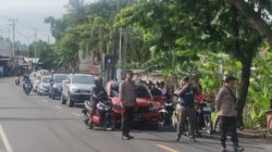 Perampingan dan Penebangan Pohon di Desa Senteluk Batulayar, Cegah Terjadinya Pohon Tumbang