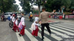 Strong Point Pagi Polsek Labuapi, Lakukan Pengaturan Lalulintas di Beberapa Titik