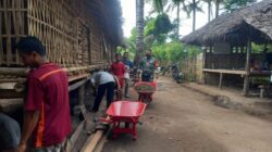 Babinsa Genggelang Bantu Kelompok Ternak Olah Kotoran Jadi Pupuk Kandang