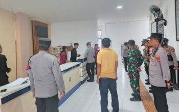 Patroli Gabungan Polsek Kuripan-TNI Jaga Kamtibmas di Lombok Barat